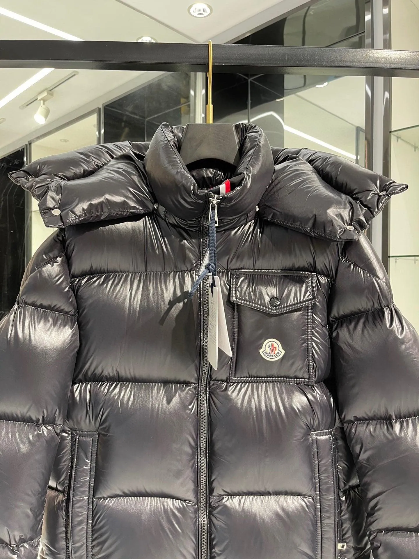 Mens Moncler Montbeliard Luxury Down Puffer Jacket - Stylish, Lightweight, and Insulated Outerwear