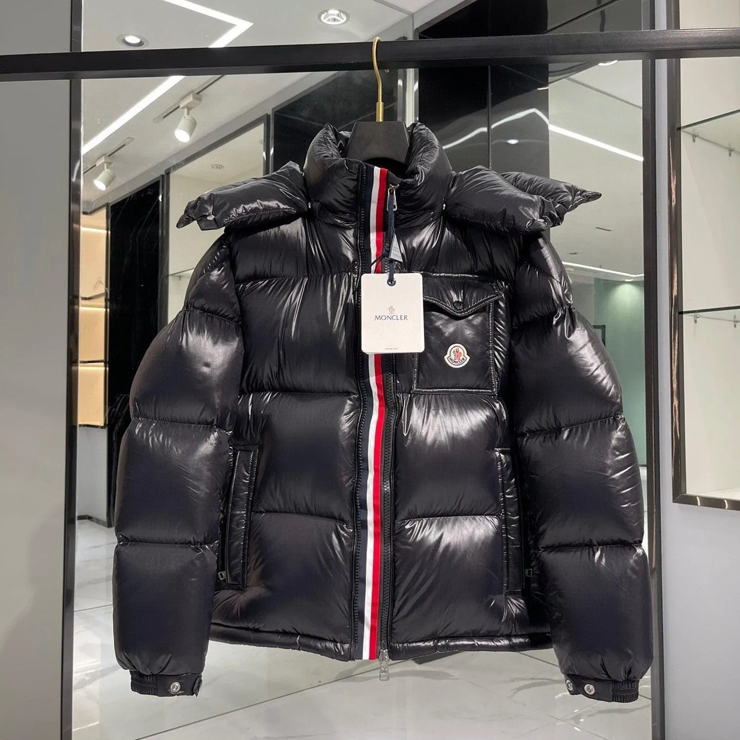 Mens Moncler Montbeliard Luxury Down Puffer Jacket - Stylish, Lightweight, and Insulated Outerwear