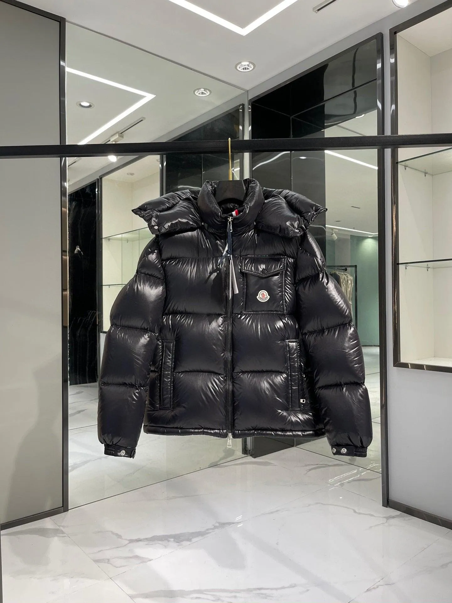 Mens Moncler Montbeliard Luxury Down Puffer Jacket - Stylish, Lightweight, and Insulated Outerwear