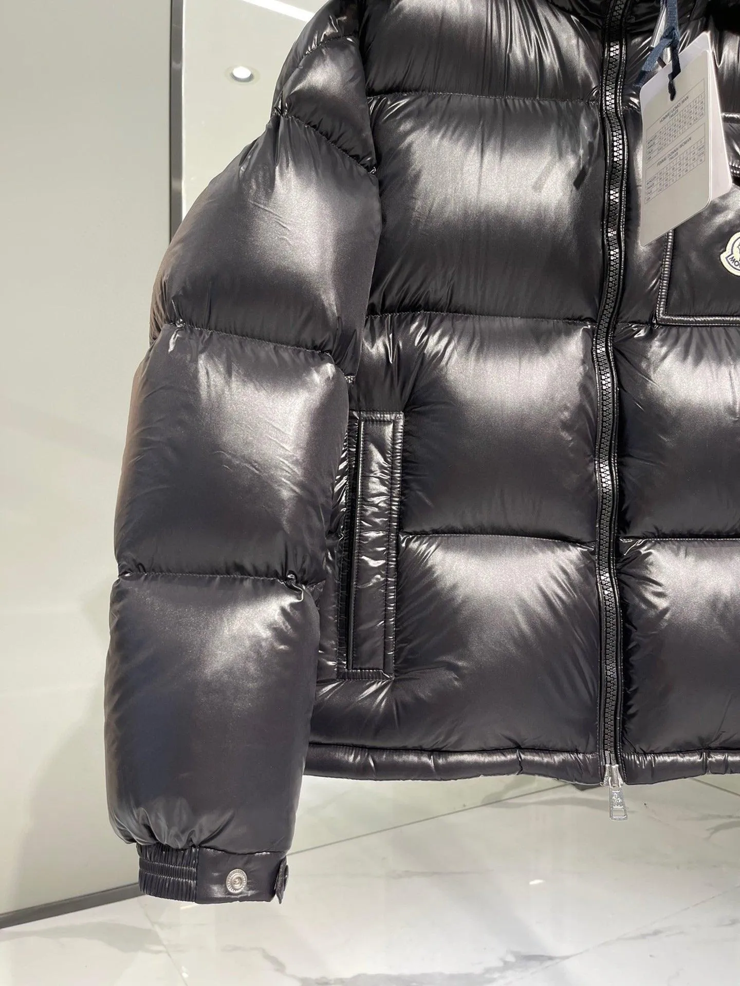 Mens Moncler Montbeliard Luxury Down Puffer Jacket - Stylish, Lightweight, and Insulated Outerwear